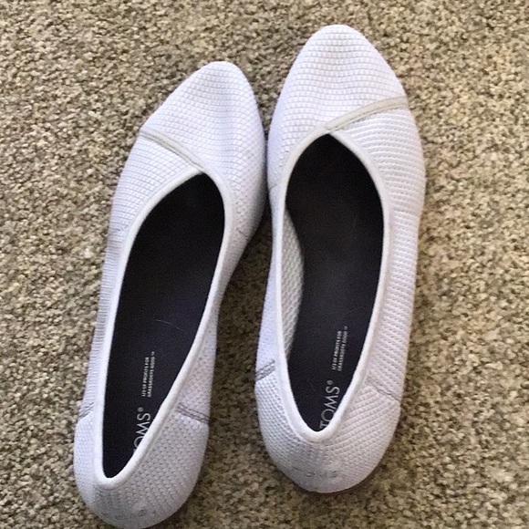 TOMS Women's White Flats - Picture 3 of 5